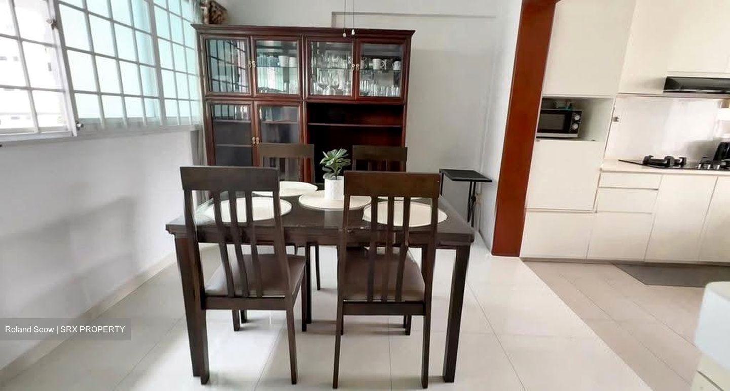Blk 230 Hougang Avenue 1 (Hougang), HDB Executive #628835901